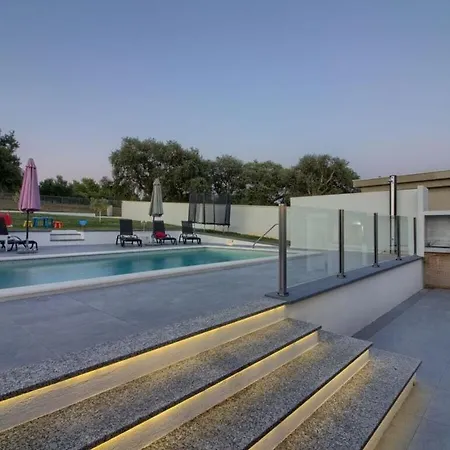 Villa Luna Mit Privatem Pool In Pula
